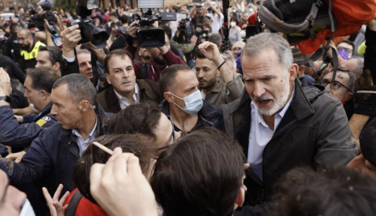 Rey de España dice que “hay que entender el enfado” en ciudades afectadas por temporal